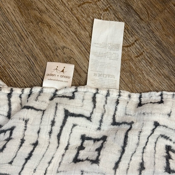 Aden + Anais Large  Swaddle Blanket - Picture 2 of 4